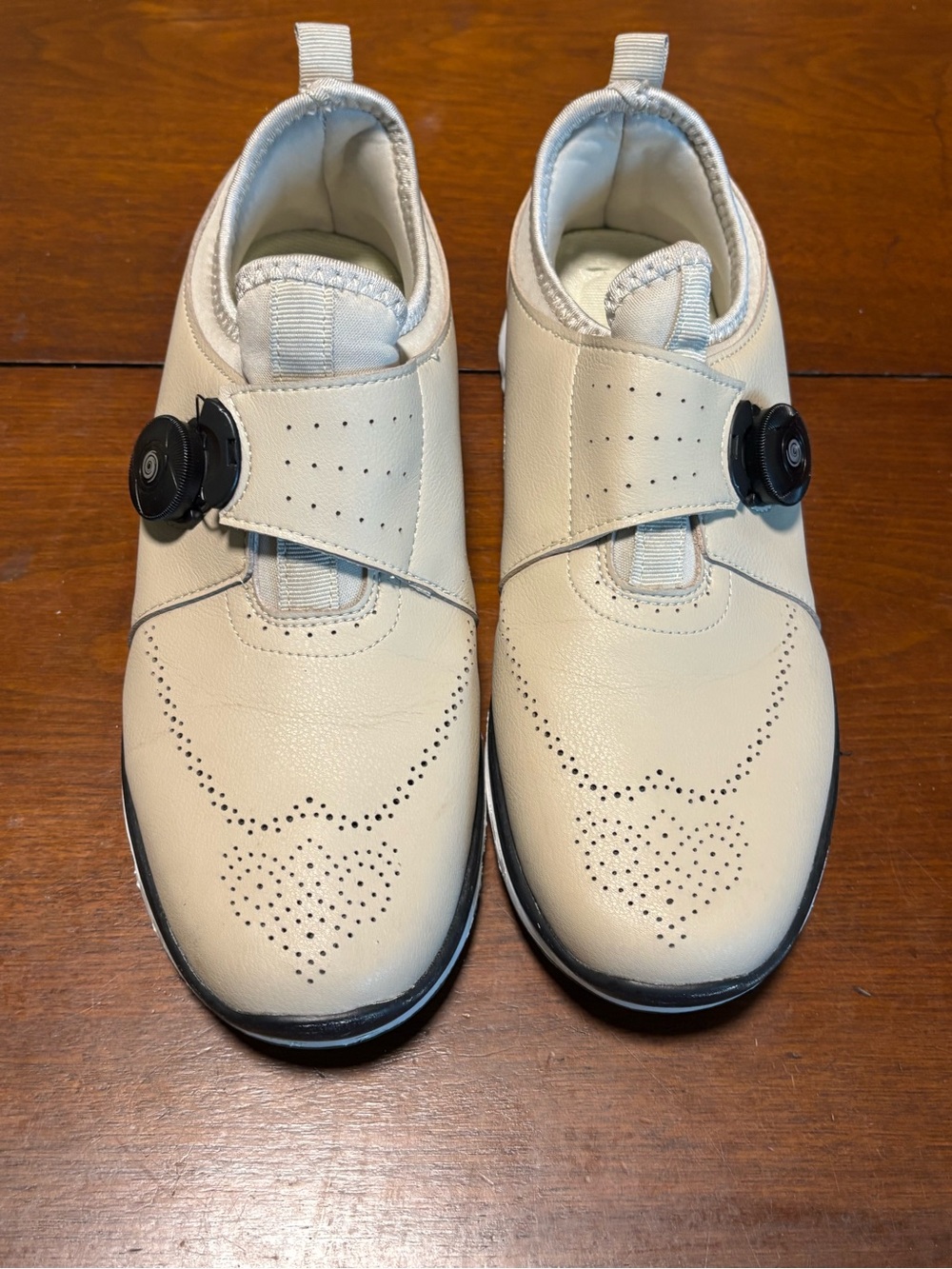 Noxnex Women’s Spikeless Beige Golf Shoes Size9.5-10M EU 41